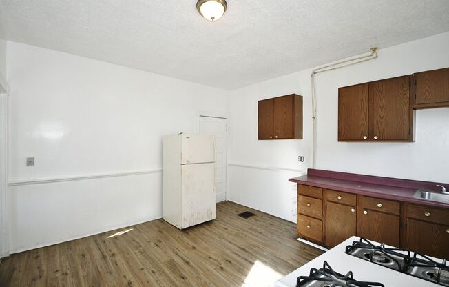 2 beds, 1 bath, $1,200, Unit 1