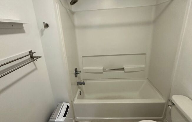 2 beds, 1 bath, 700 sqft, $1,550, Unit 1422-A