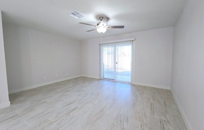 BEAUTIFULLY RENOVATED TOWNHOME! 3BD/2B SINGLE STORY! FRESH PAINT!