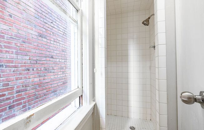 Studio, 1 bath, 375 sqft, $1,095, Unit 27