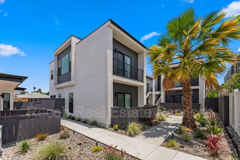 5256 ADAMS AVE