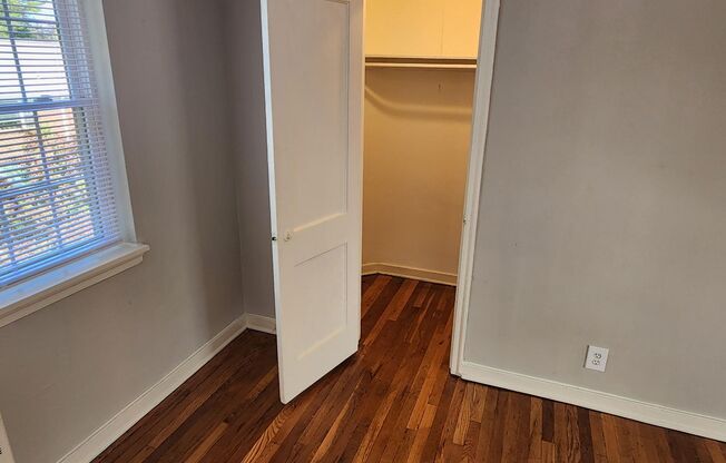 2 beds, 1 bath, 897 sqft, $2,335, Unit G-20