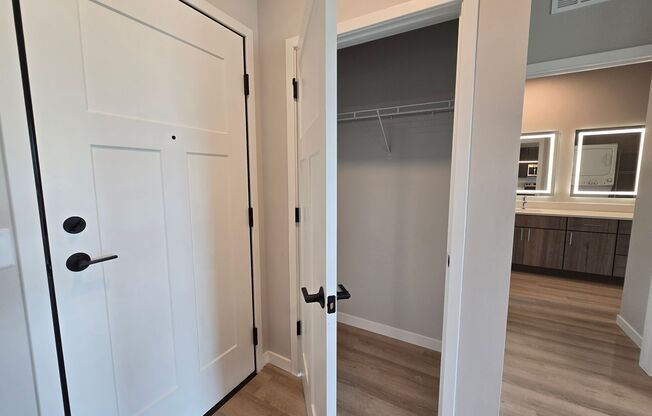1 bed, 1 bath, 925 sqft, $2,060, Unit 8421-239