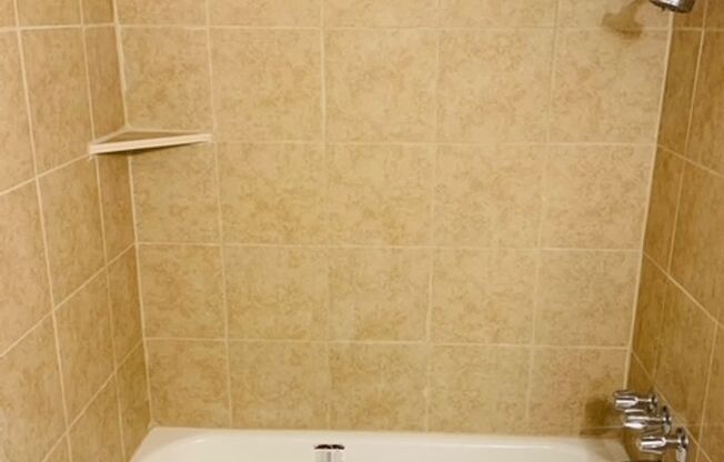 2 beds, 2 baths, 1,103 sqft, $1,580, Unit 1060