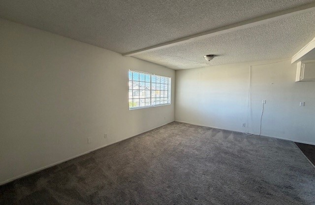 1530 W 204 ST