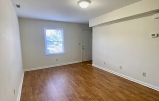 2 beds, 1 bath, 900 sqft, $1,100