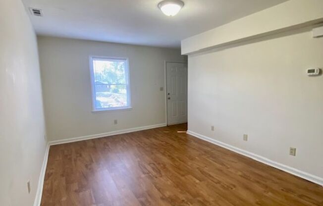 2 beds, 1 bath, 900 sqft, $1,100