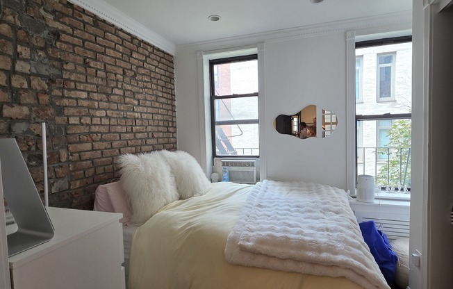 307 Mott St