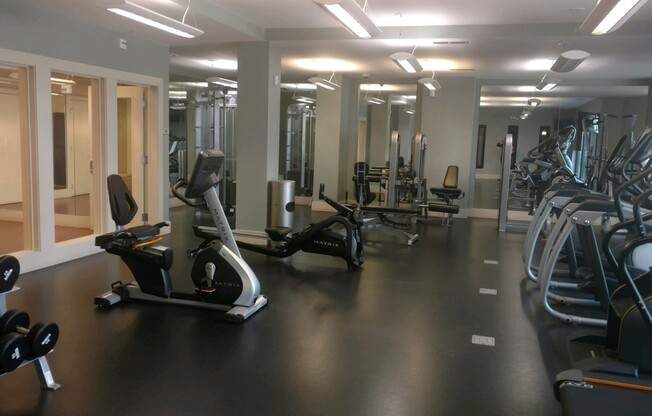Studio, 1 bath, 853 sqft, $1,635, Unit 214