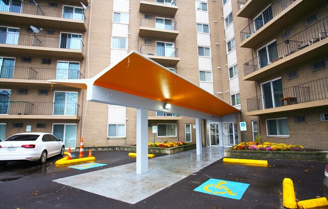 1 bed, 1 bath, 650 sqft, $999, Unit 702-R