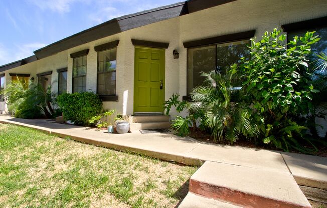 2215 W Augusta Avenue