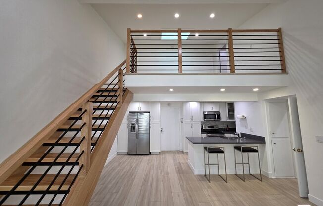 2 beds, 1 bath, 980 sqft, $3,700, Unit 539