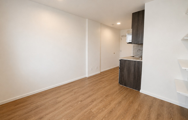 Studio, 1 bath, 190 sqft, $1,435, Unit 429