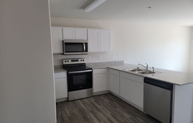 1st MONTH'S RENT FREE!!  4 Bedroom House in Bullhead City