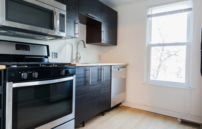 2 beds, 1 bath, $1,350, Unit Mt Washington