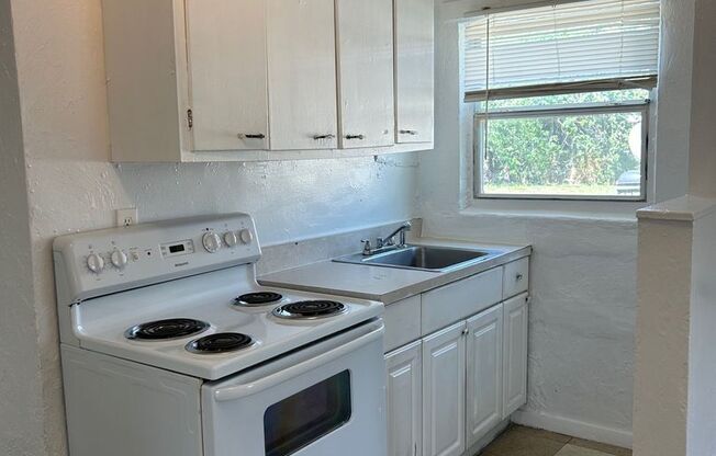 2 beds, 1 bath, $1,550, Unit 2124