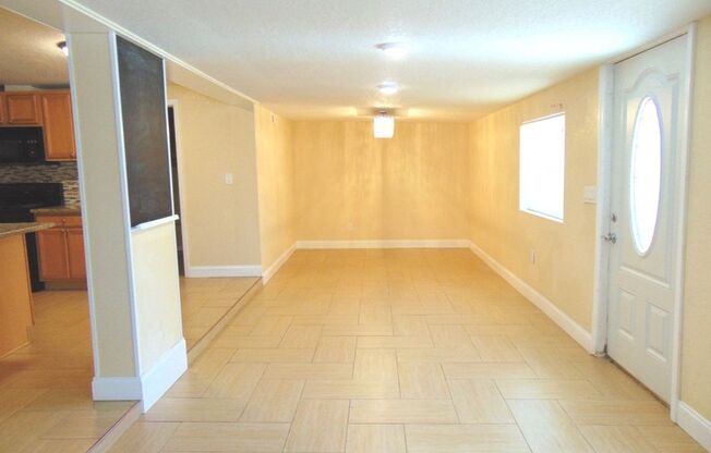 Seminole Home, 3bd/2ba Annual/Unfurnished Rental, Available Now!