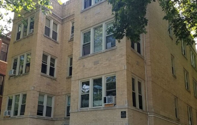 54 N LEAVITT 2209 N