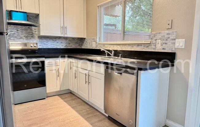 Mira Mesa, 9405 Gold Coast Dr #A8, Remodeled, Wd Floors, Quartz Counters, Stainless Steel Appliances.