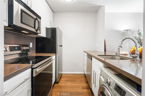 1 bed, 1 bath, 740 sqft, $3,000, Unit 326