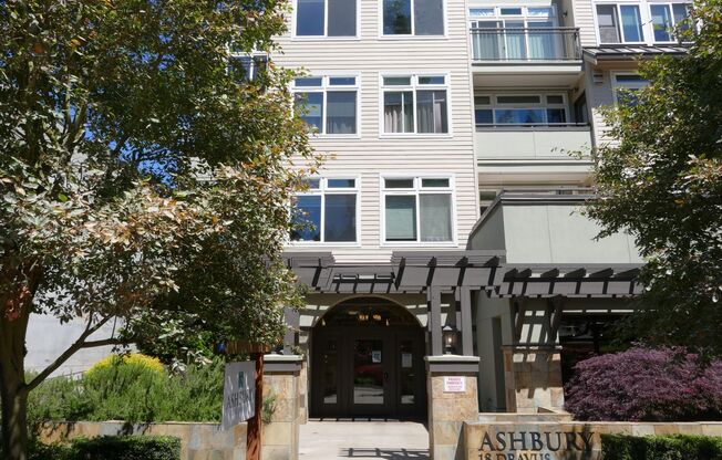 Newer 1 Bedroom in Great Lower Queen Anne Condo with Garage Parking