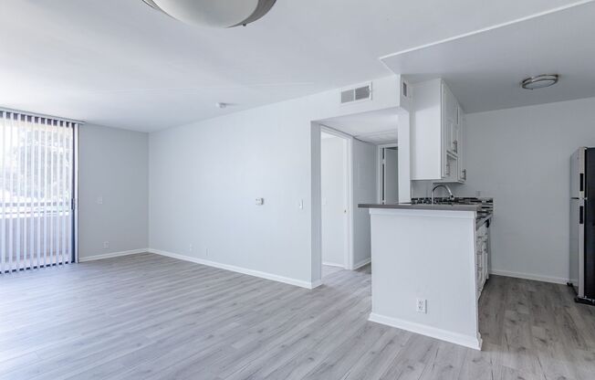 1 bed, 1 bath, 700 sqft, $1,995, Unit 214