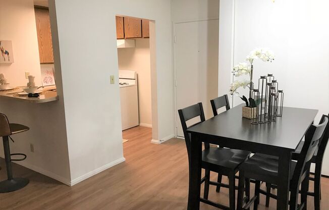 2 beds, 1 bath, 765 sqft, $2,000, Unit 0226