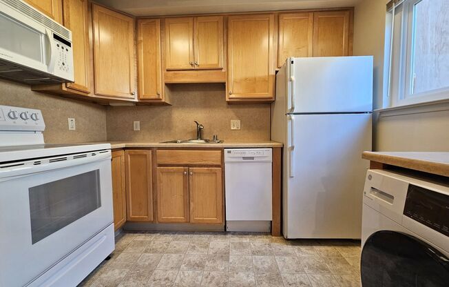 2 beds, 1 bath, $3,200