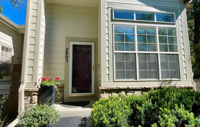 Charming 4 Bed/3.5 Bath Townhome in Lafayette!