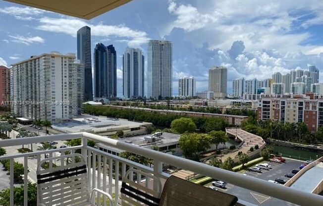 2/2 SUNNY ISLES