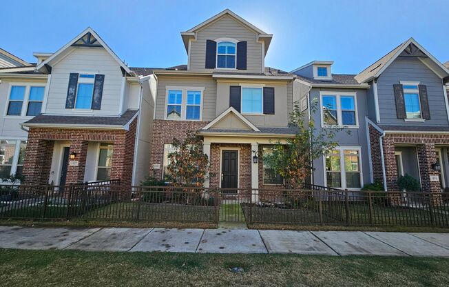 Modern 4-Bedroom Townhome in the Heart of Dallas ready for immediate move in