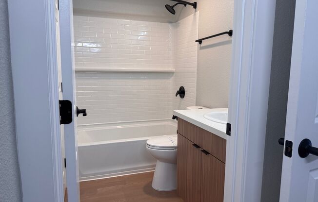 2 beds, 1.5 baths, 866 sqft, $3,115, Unit 800N3