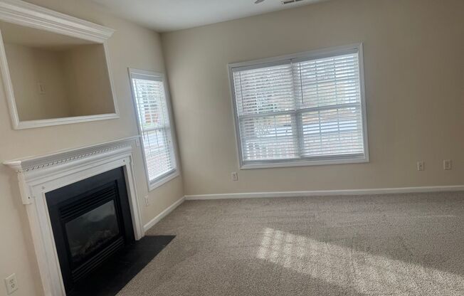 Fantastic 4br/2.5ba home, Conv to 40, excellent location, Available Now!