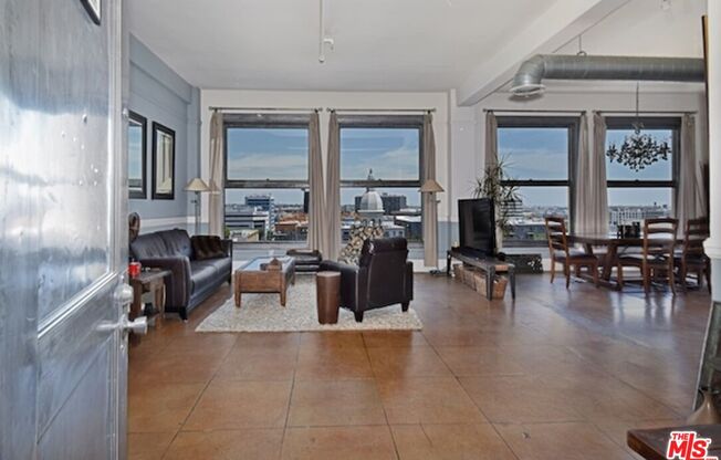 1 bed, 1 bath, 1,200 sqft, $3,300, Unit 806