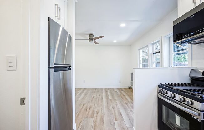 Studio, 1 bath, 550 sqft, $2,000, Unit 2067 Ivar Ave