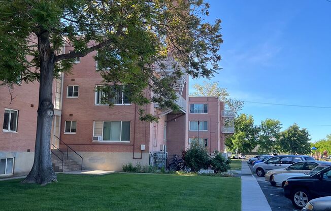 2 beds, 1 bath, $1,095, Unit 21