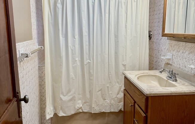 2 beds, 1 bath, 1,200 sqft, $2,600, Unit 1