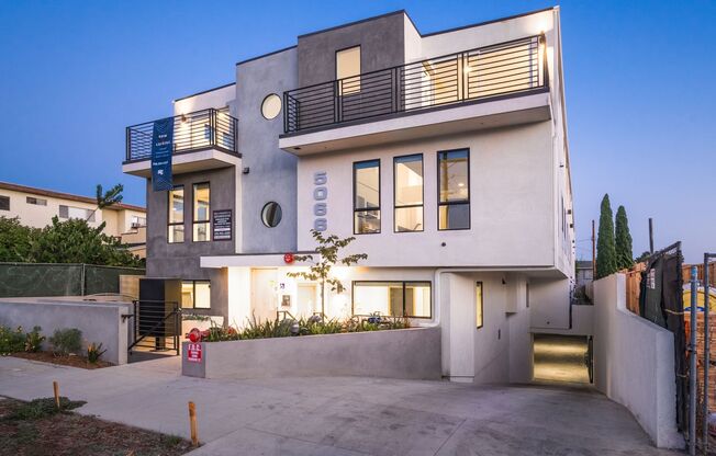 Townhouse in East Hollywood w/ Parking & Private Rooftop Deck!