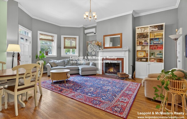 7 REGENT CIR