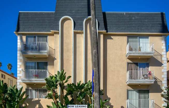 Apartment Building in Los Angeles