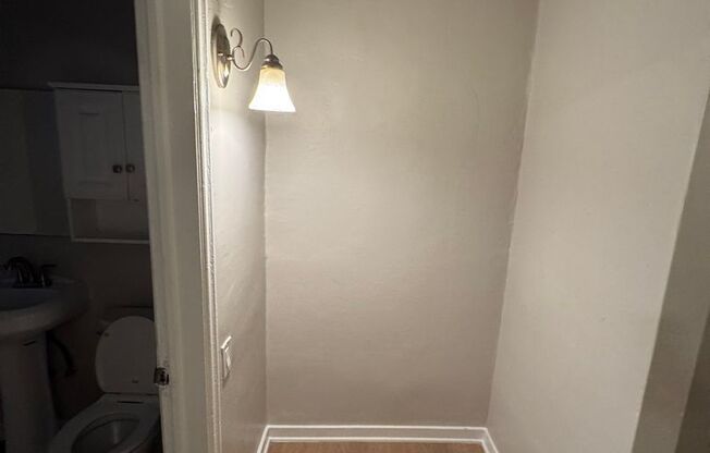 Studio, 1 bath, 440 sqft, $1,233, Unit 102a