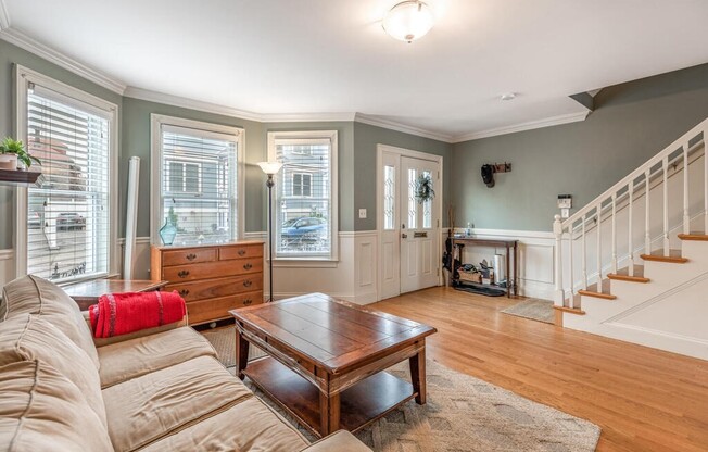 16 ROSECLAIR ST