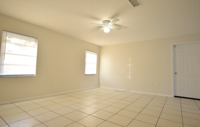 Charming 3-Bedroom Home Near Downtown Orlando & MCO – Spacious Yard & Modern Upgrades!