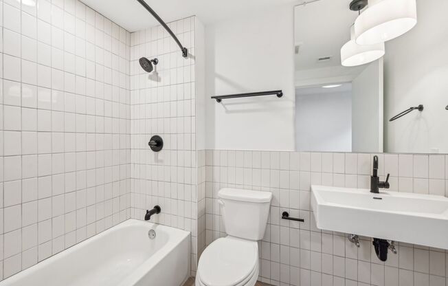 2 beds, 2 baths, 979 sqft, $2,025, Unit 301