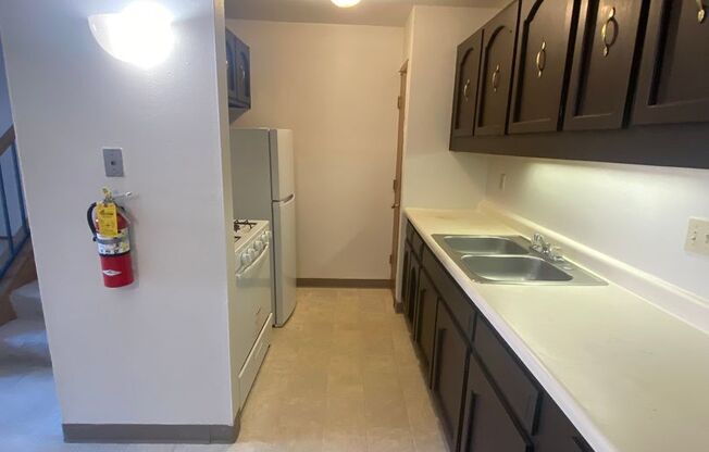 3 beds, 1.5 baths, 1,066 sqft, $1,499, Unit 5180 02