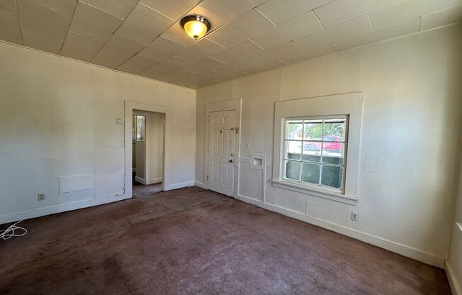 3 beds, 1 bath, $1,175