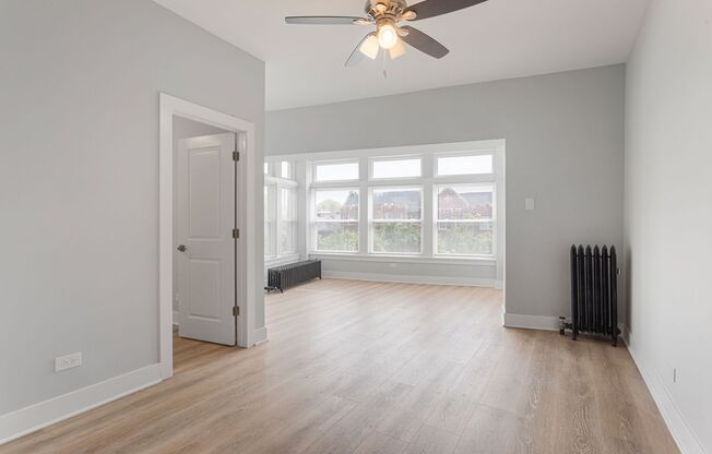 2 beds, 1 bath, $2,200, Unit 301