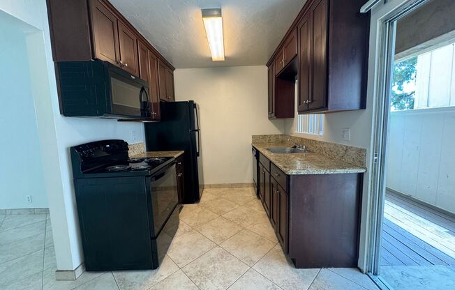 GREAT LOCATION! POINT LOMA 2BD/1.5BA TOWNHOME! ONLY $2,895/mo!