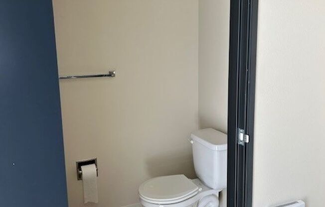 Studio, 1 bath, 220 sqft, $1,150, Unit B44