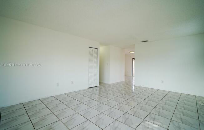 7182 SW 152 CT